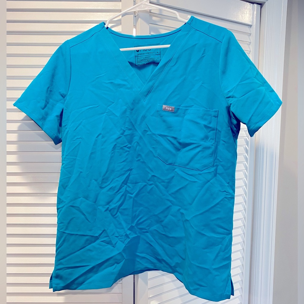 FIGS LIMITED EDITION TEAL. SIZE M. CATARINA ONE POCKET SCRUB TOP. GENTLY WORN